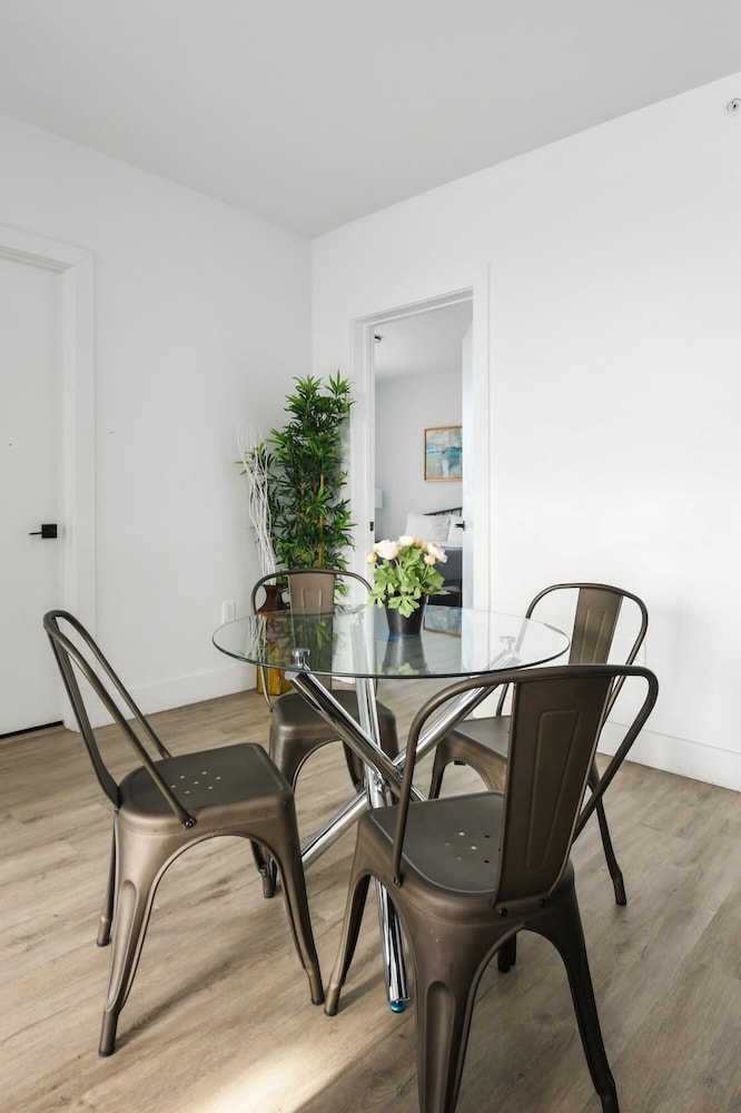 Luxury 2BR 30 Mins to Manhattan Evonify