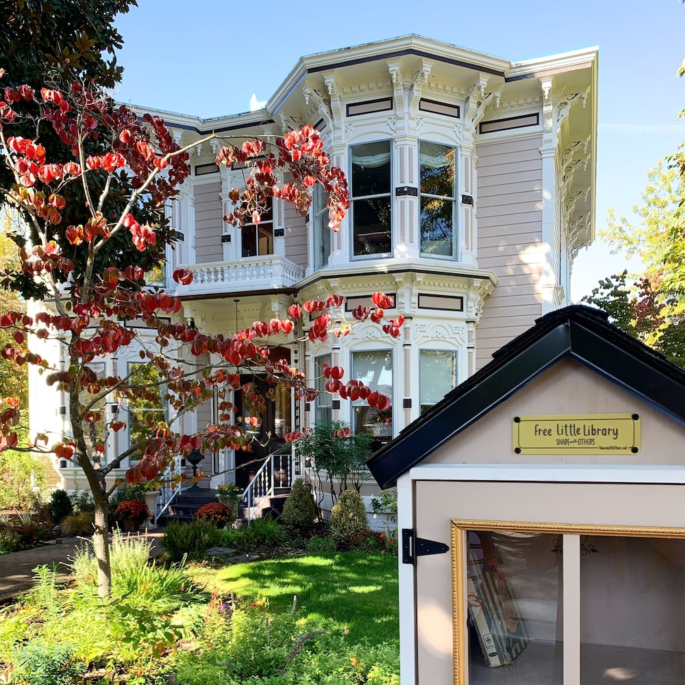 Ashland Vacations - McCall House Boutique Inn - Property Image 24