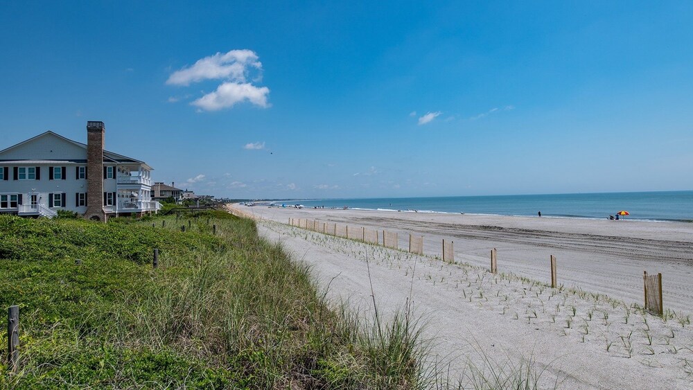 Spacious Oceanfront Villa With Elevator, Wifi, Library, Board Games, Sunroom, And Wine Refrigerator 4 Bedroom Villa by Peace Vacations view 3