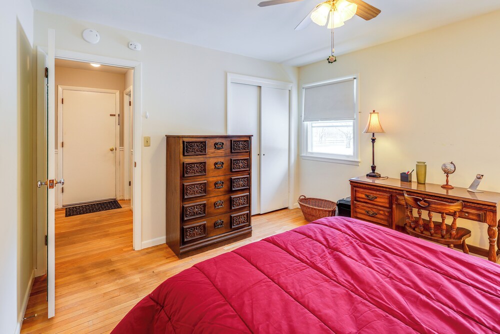 9 Mi to Lake George Village: Home in Queensbury