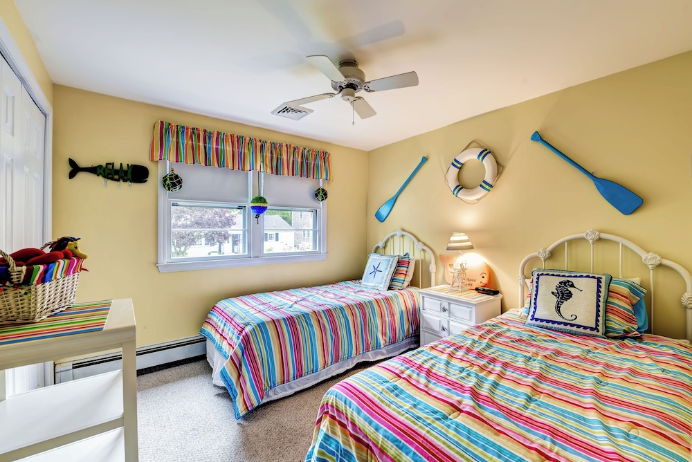 Charming East Falmouth Home: Walk to Private Beach