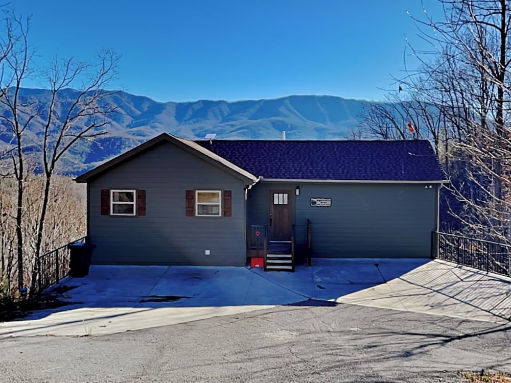 The Squirrel's Nest by Jackson Mountain Rentals
