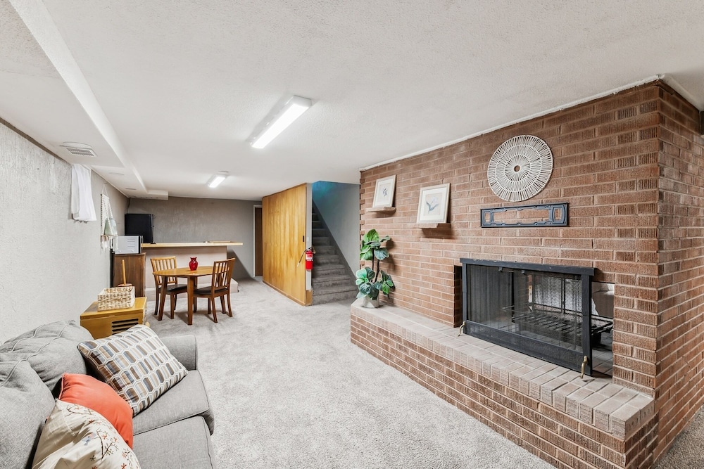 Comfortable & Spacious 3br Home In Cheyenne 3 Bedroom Home