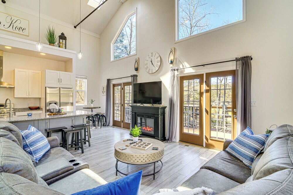 Cumberland Lake Retreat: Furnished Deck & Grill!