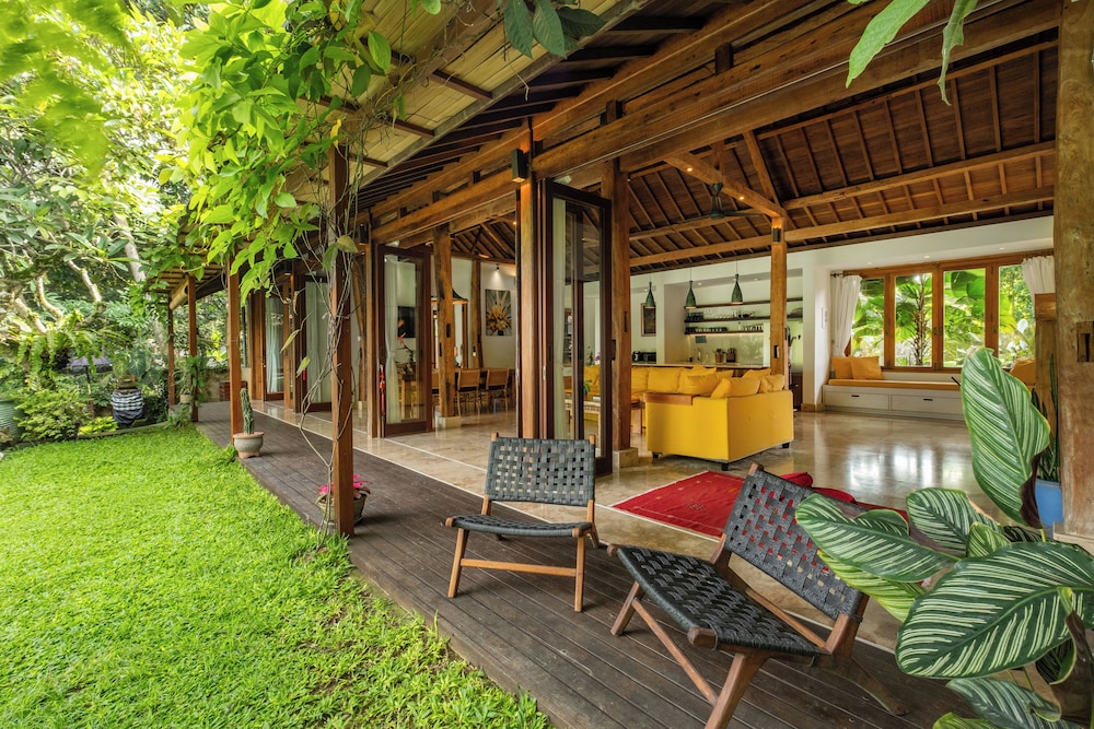 Private Pool Villa in ubud with Jungle View