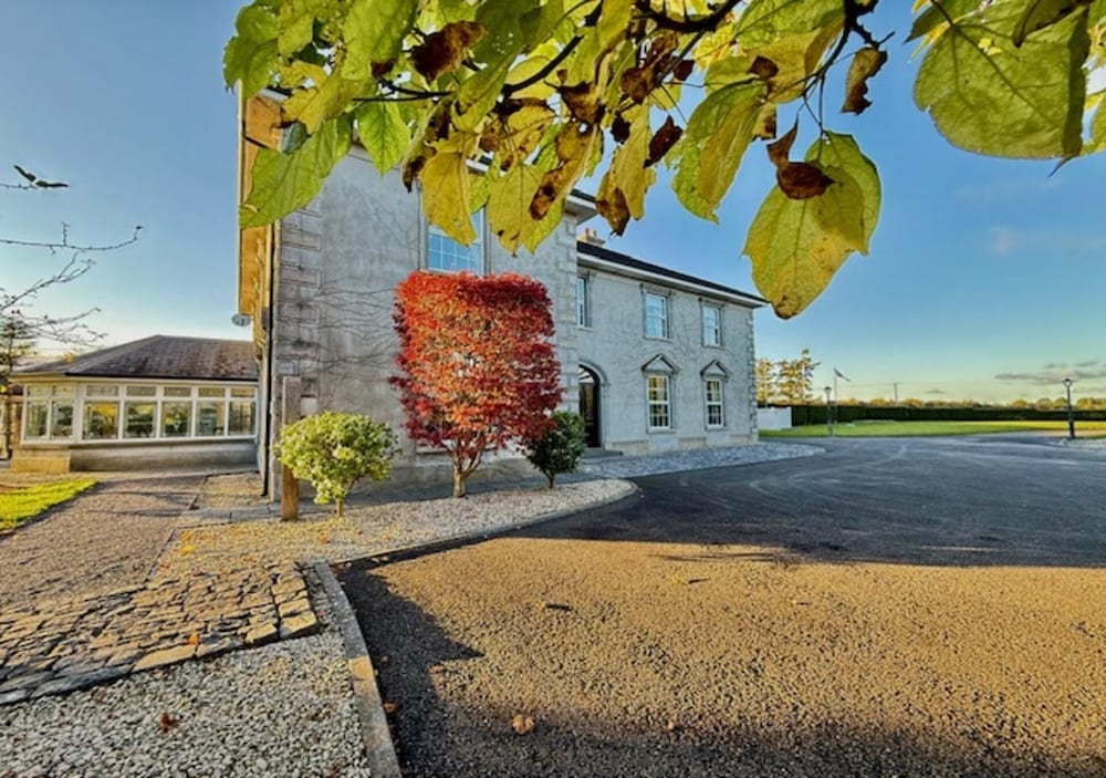 Summer Sale! Beakstown House Luxurious 5-bed Villa
