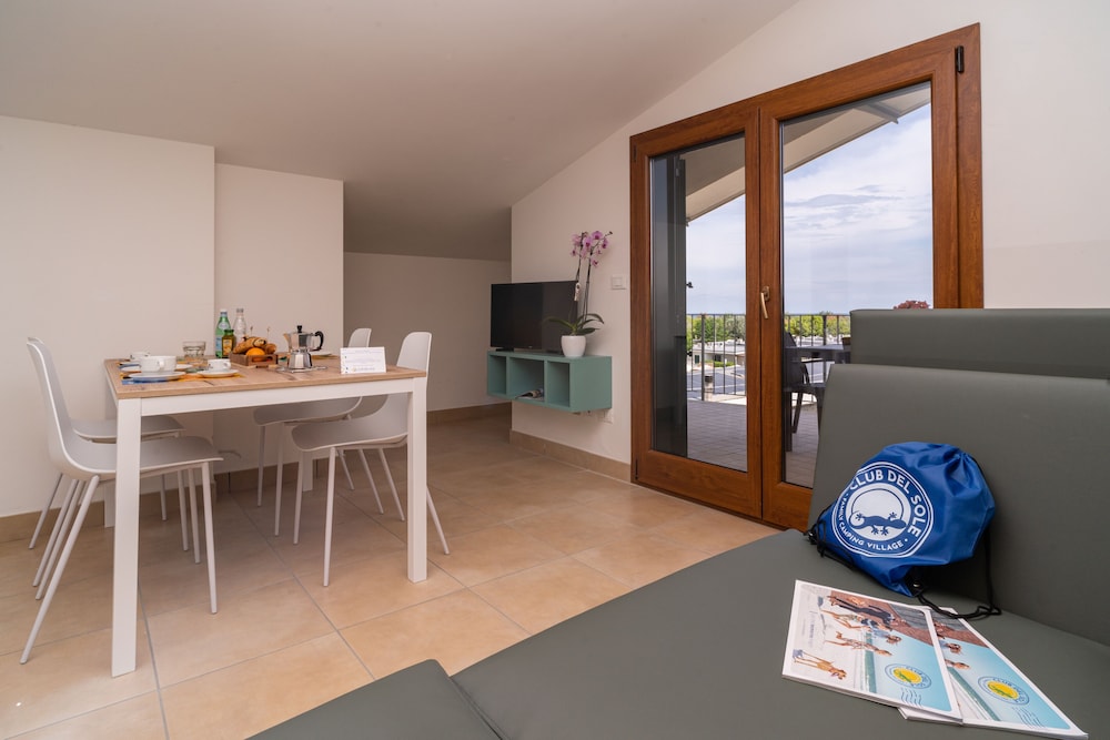 Club Del Sole Stork Family Collection view 5