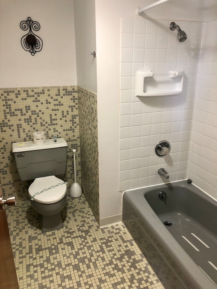 Budget Host Cloverland Motel