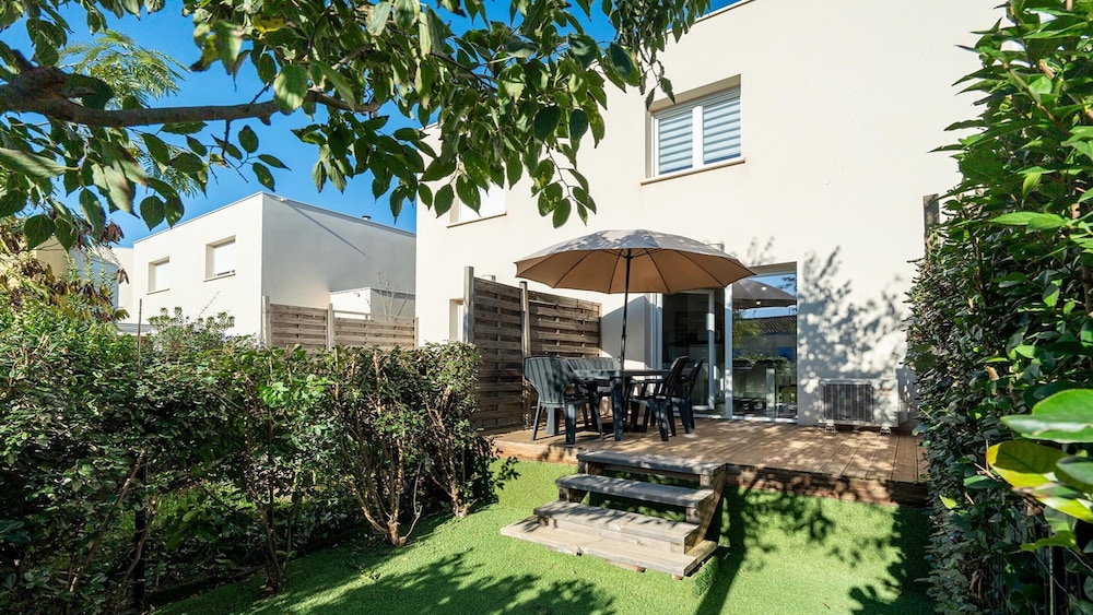 Villa Steps From Valras Beach