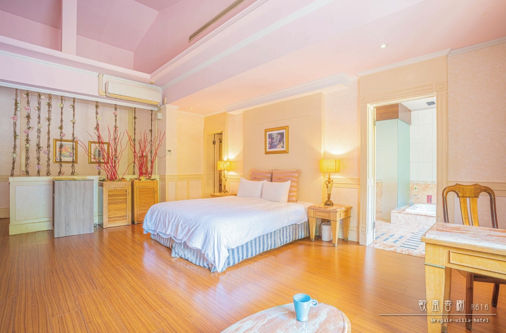 Regale Villa Hotel