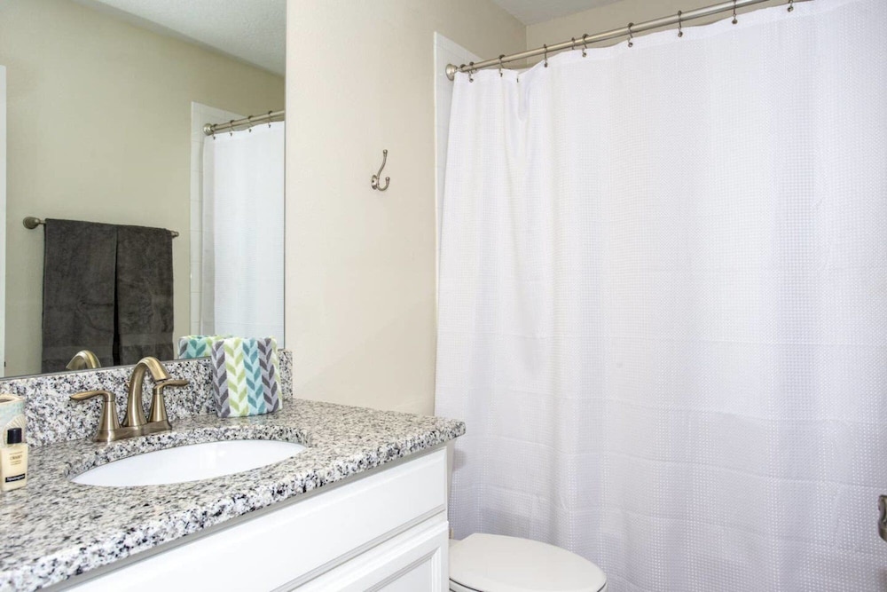 Spacious Home With a Large Pool Near Disney - Image 4