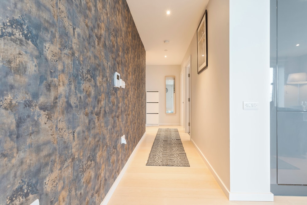 Elegant 2 Bed Apartment Within Many Attractions