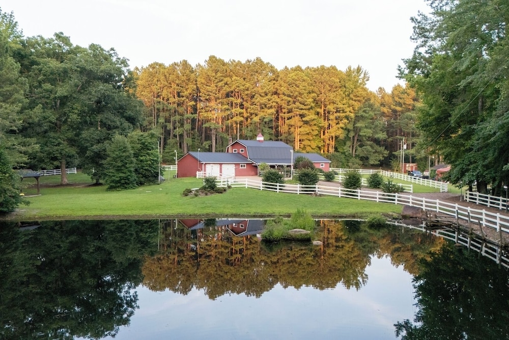 Pet-friendly 3BR Lake House Firepit & Pier