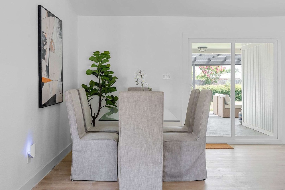 The Belvedere Pet Friendly Spacious Yard