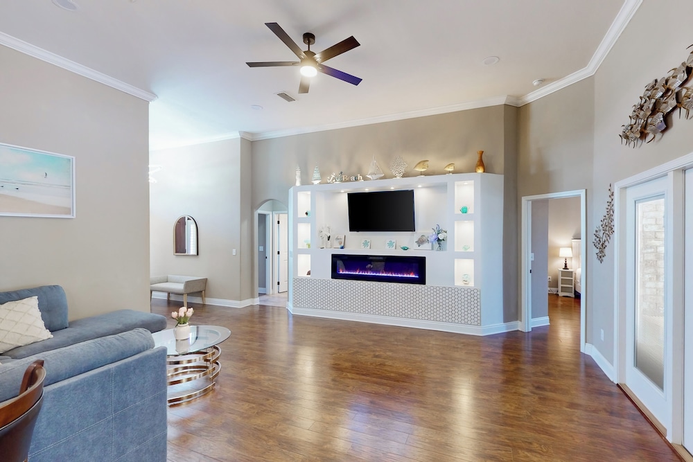 Spacious 5BR w/ Patio & W/D Near Beach