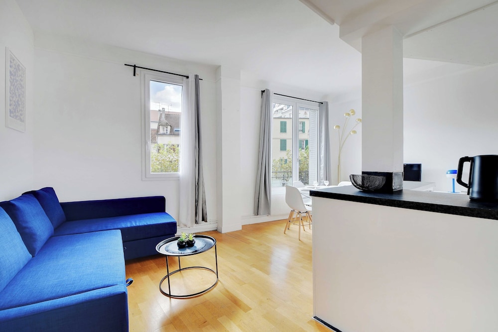 Cozy Apartment 2bdr/5p - in the Heart of Suresnes