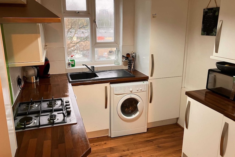 Spacious 1BD Flat - 4 Mins to Regent's Canal!
