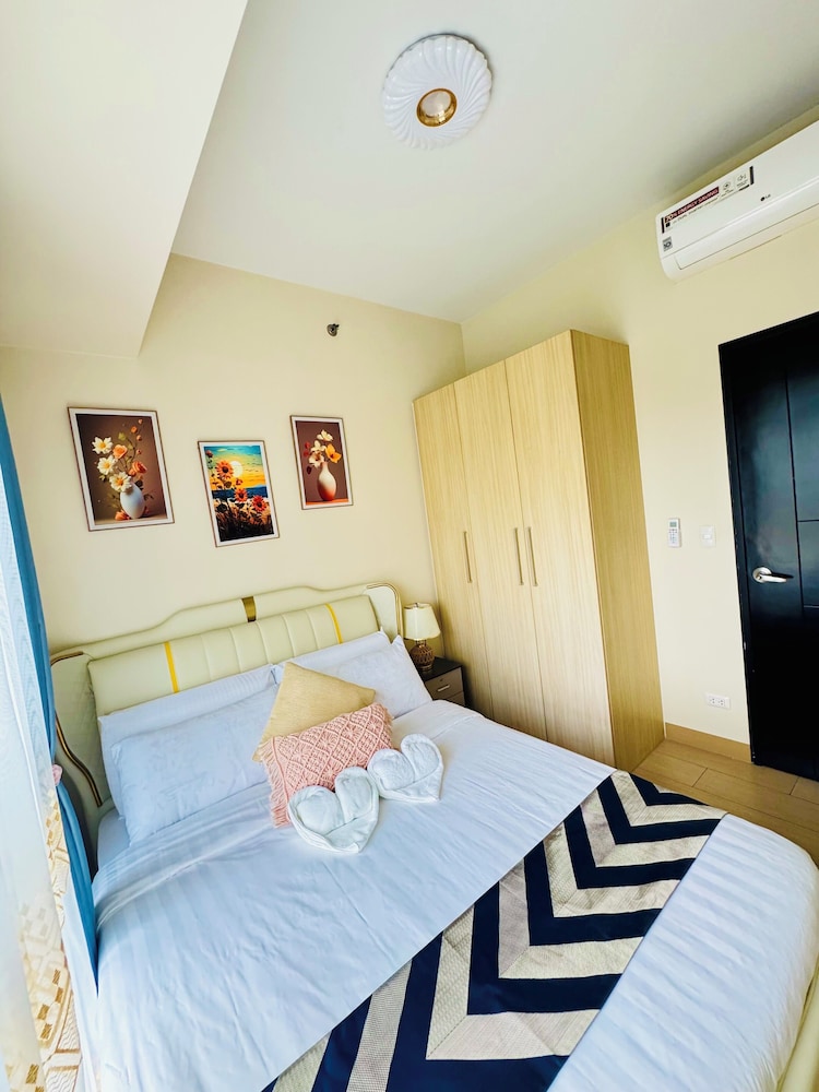 Luxury Staycation beside Okada