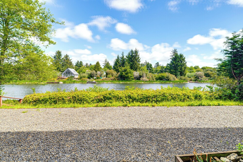 23-mile Canal On-site: Condo in Ocean Shores!