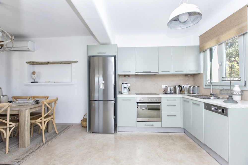 Villa Glyfada a Private Fully Equipped gem