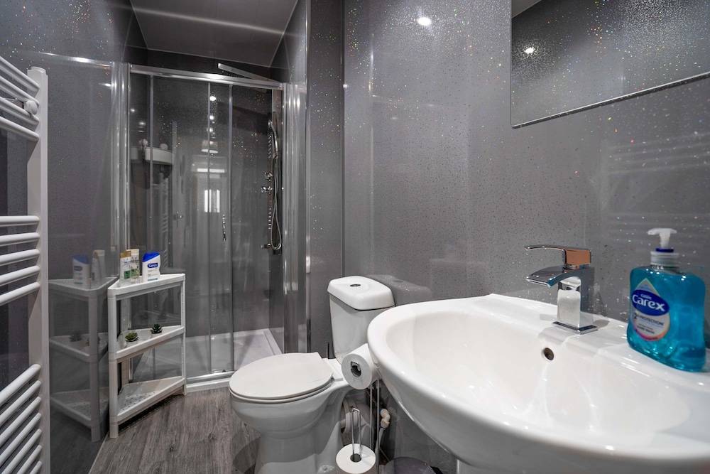 2 Bed-ground Floor-free Parking