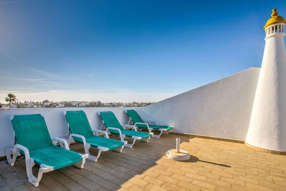 Apartment Oleander Excellent Townhouse in Carvoe