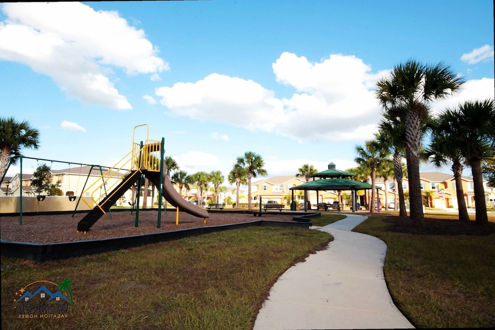 Resort-style 4BR Home Gated Community Near Disney