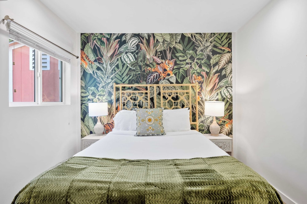 2 Units in Prime Hollywood Location Chic Renovated 1bdrs w/ Patio Avantstay