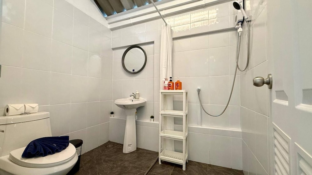 Valley 41 - 2 bdr Private Villa Near Phuket Town