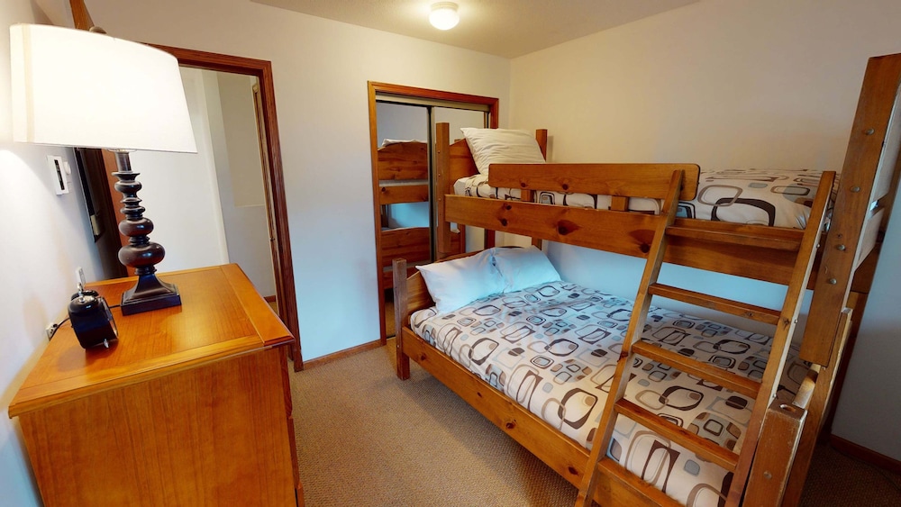 Stoney Creek Lagoon - Whistler Premier - Image 4