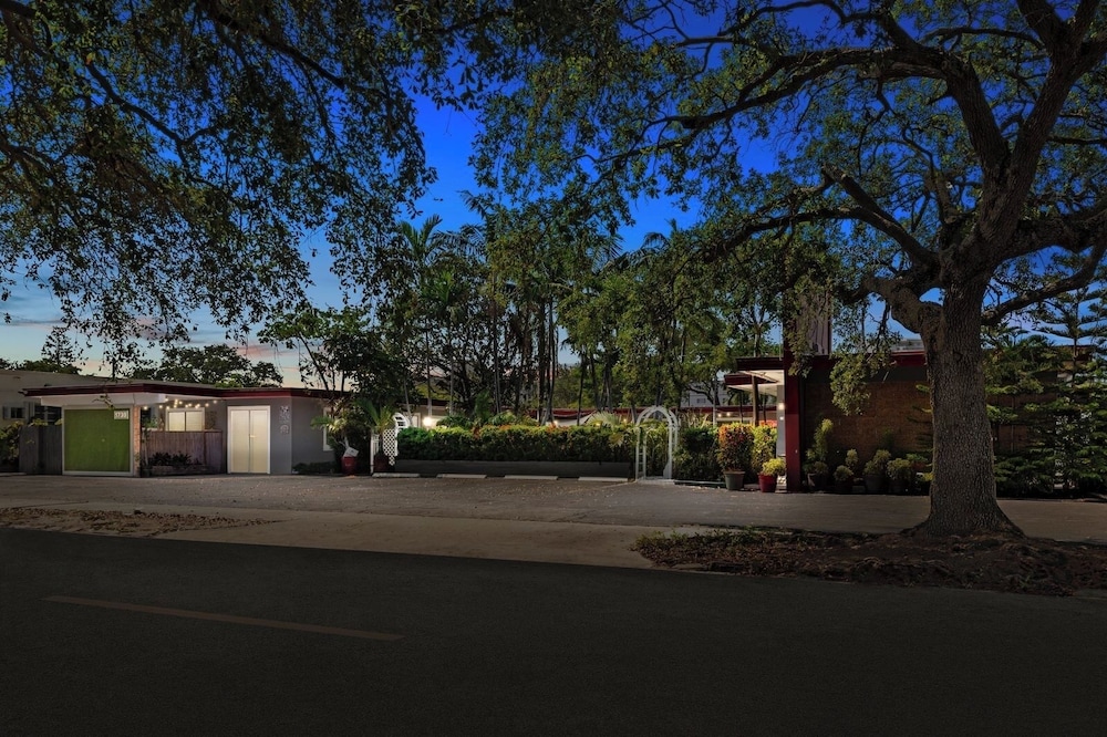 1BR Pet-friendly Studio Parking & Backyard BBQ