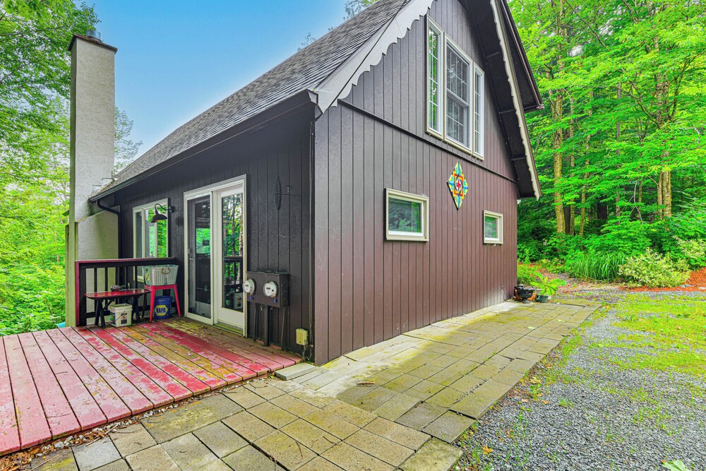 Pet-friendly Home w/ Deck: 4 Mi to Jay Peak Resort view 3