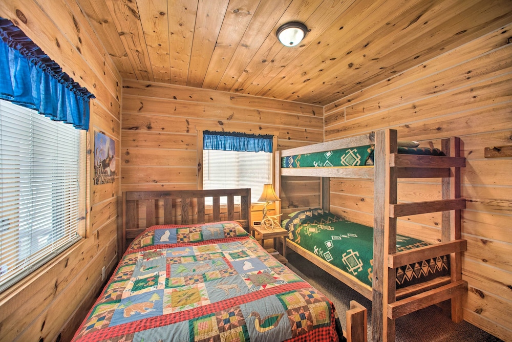 The Lodge in Powersville w/ Game Room & Fire Pit