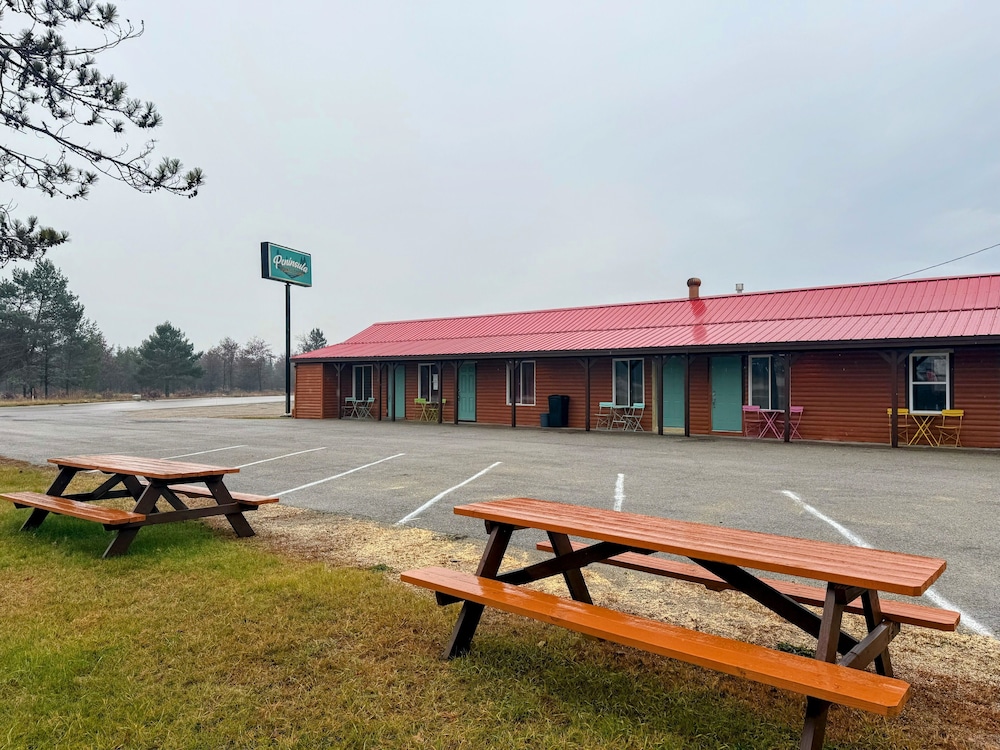 Peninsula Point Lodge