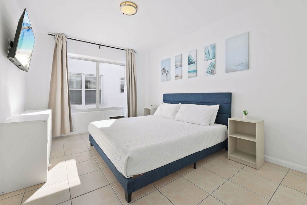 Harding Avenue Apartments by Andes STR