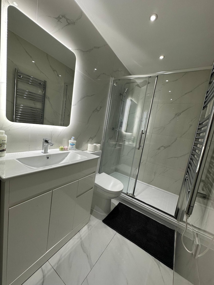 London 1 bed Luxe Flat Ilford Beautiful