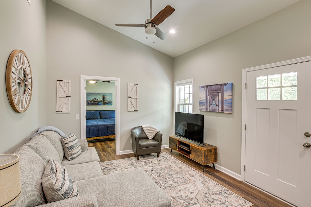 1/2 Mi to Kentucky Downs: Franklin Home w/ Patio!