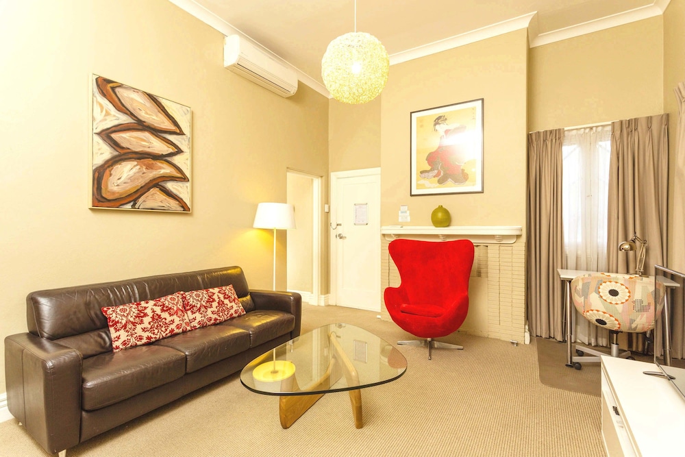 Globe Apartments