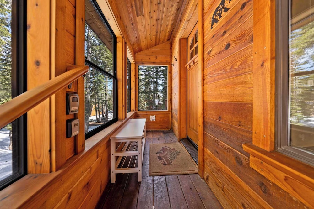 Tahoe City Retreat For 8!