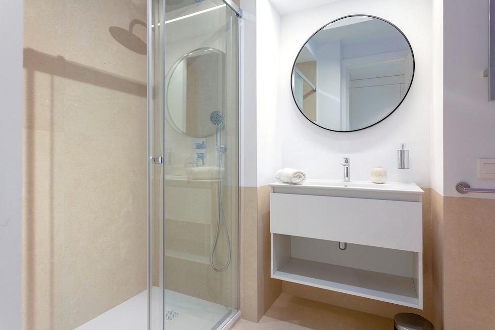 Bright Apartment in Seville. Tomás de Ibarra II