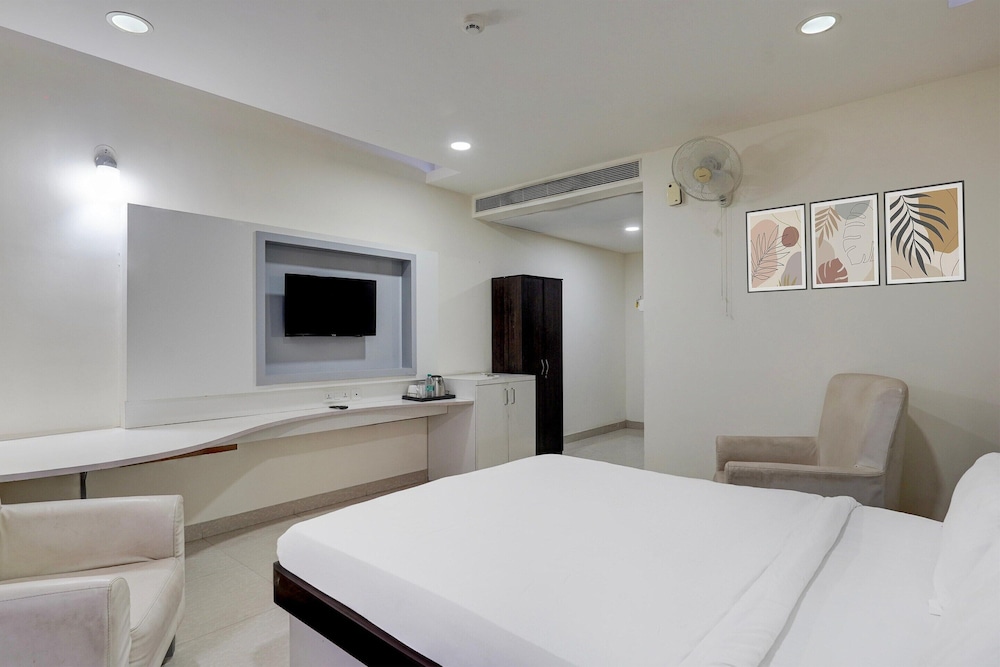 Poolside Retreat Near Sathyabama Chennai