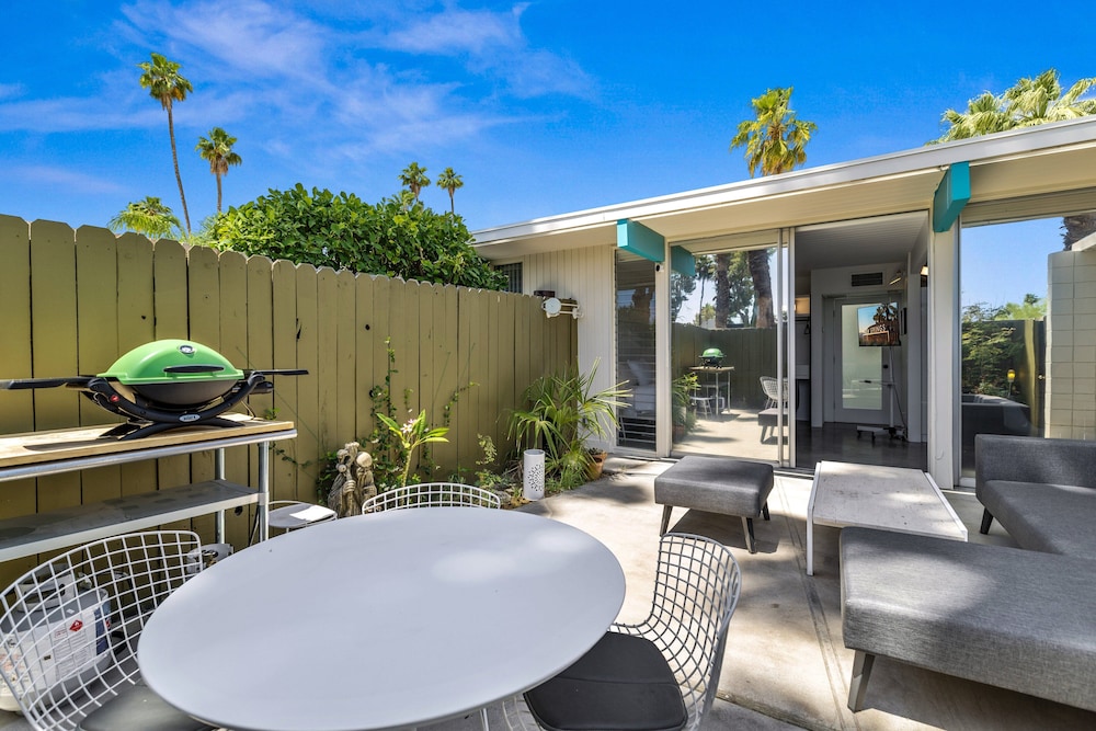 1957 Modern Hideaway