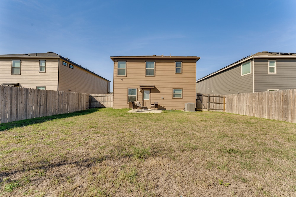 Spacious Home 11 Mi to San Antonio River Walk