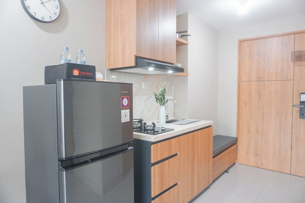 Comfortable Studio Room at LRT City Jatibening
