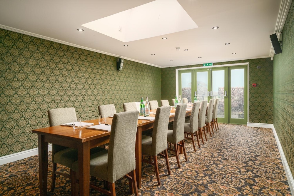 High Wycombe Vacations - The Chilterns Fox - Property Image 7