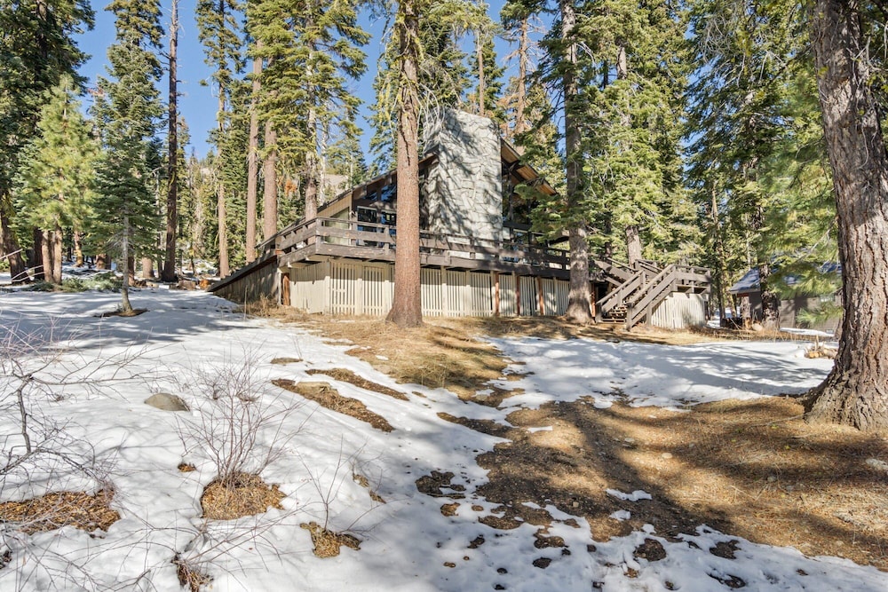 Awesome House Above The Lake/pets Welcome 2 Bedroom Home by Bear Valley Vacation Rentals