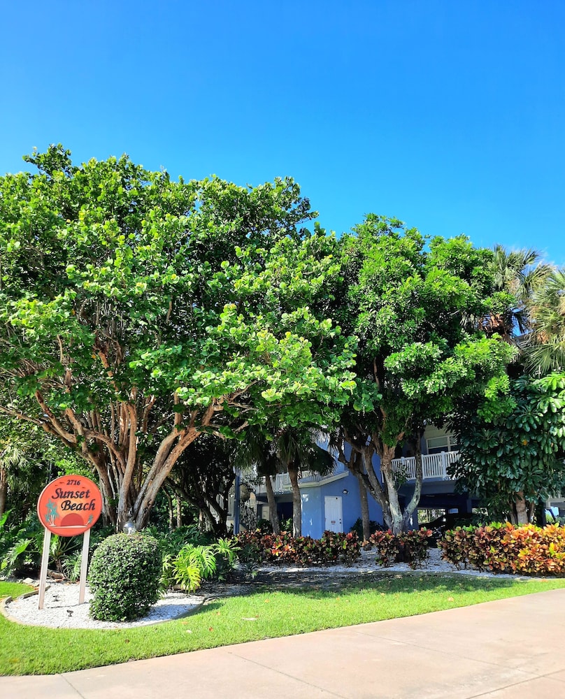 Sunset Beach 202 2 Bedroom Condo by RedAwning