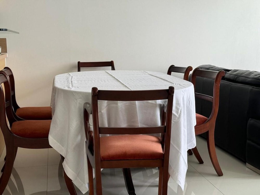 Royal Docks Luxury 3 Bedroom Apartment