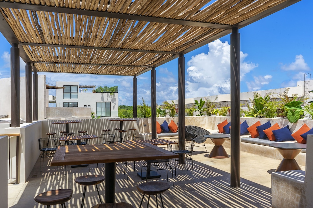 Luxury and Family condo in La Veleta view 5