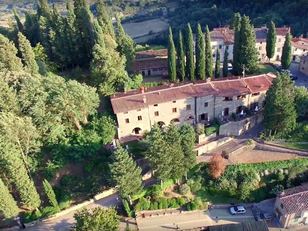 Apartment in Tuscany With Pool & Garden